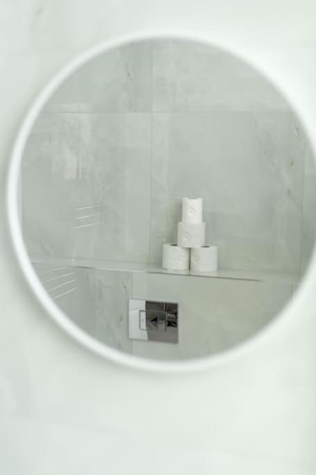 Cozy 2-bedroom Flat In West Appartamento *