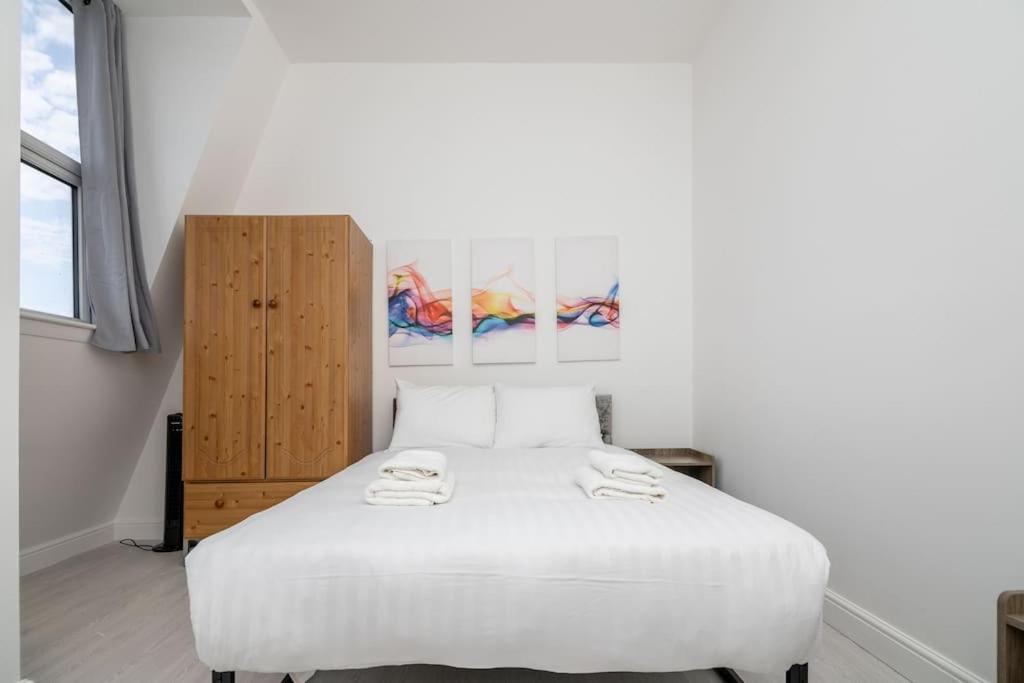 Cozy 2-bedroom Flat In West Appartamento *
