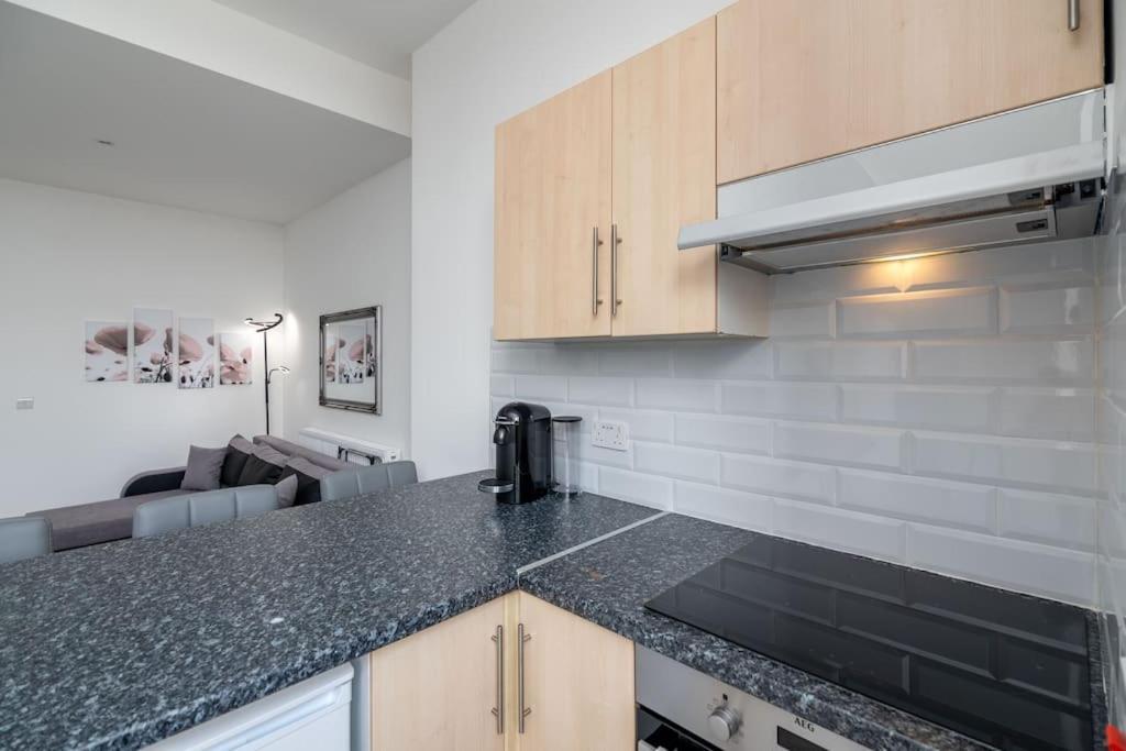 Appartamento Cozy 2-bedroom Flat In West Londra