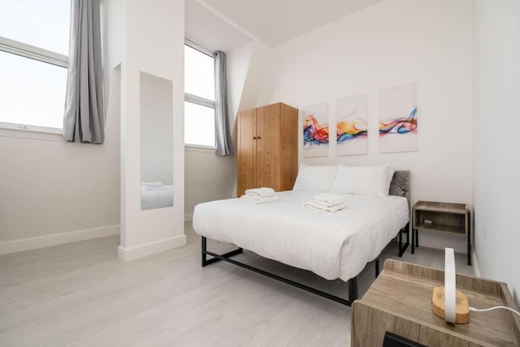 Cozy 2-bedroom Flat In West Appartamento