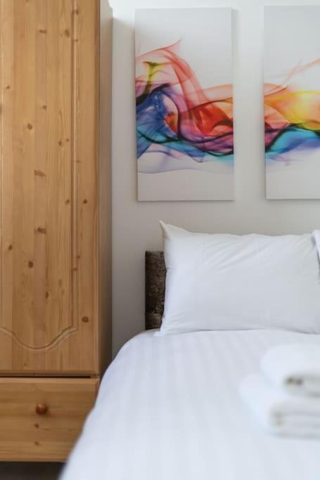 Cozy 2-bedroom Flat In West Appartamento Londra