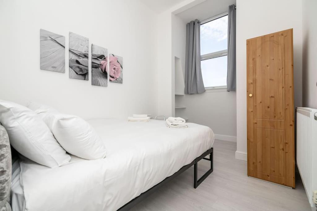 Cozy 2-bedroom Flat In West * Londra