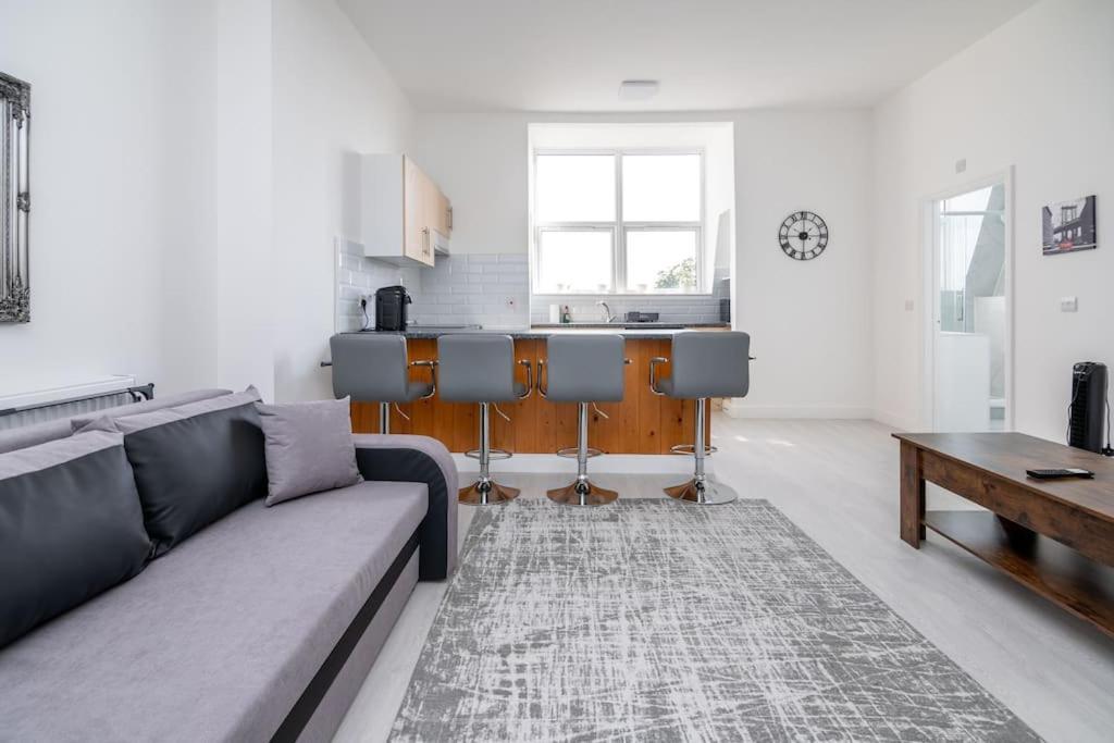 Cozy 2-bedroom Flat In West Appartamento *